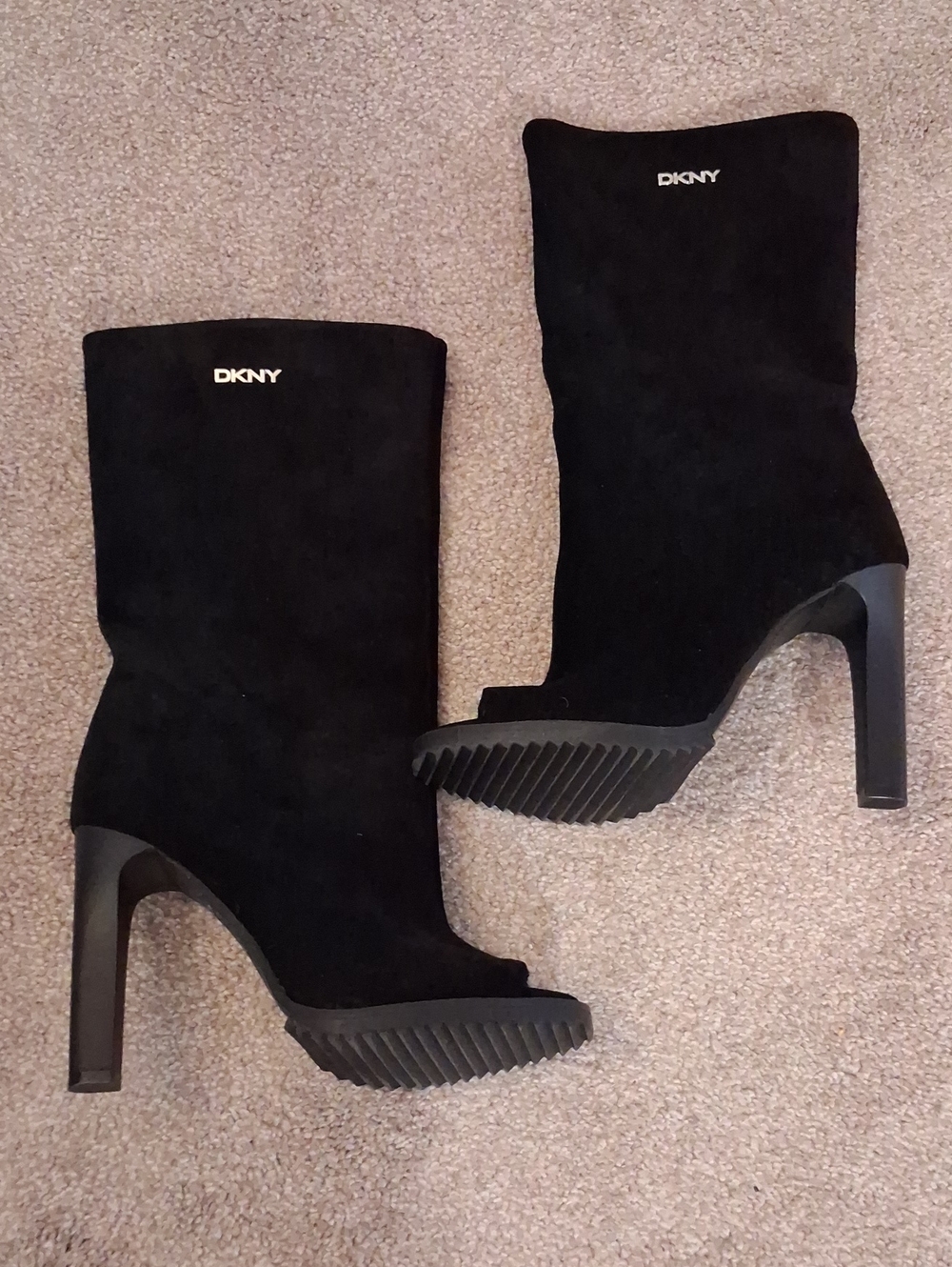 NWOT DKNY Black Suede Mid-Calf Stiletto Boots. (5M)